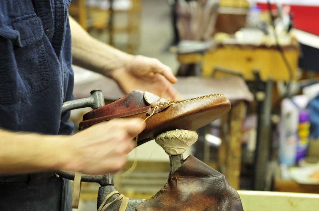 Handmade alligator boots Men's Red Crocodile Embossed Chelsea Boots: Oxblood Slip On Ankle Boots